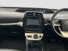 Toyota Prius S - U8556