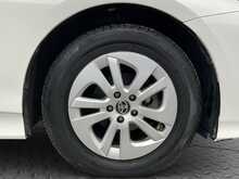 Toyota Prius S - U8556