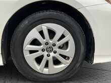 Toyota Prius S - U8556