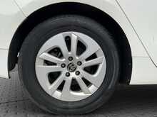 Toyota Prius S - U8556