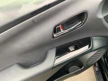 Toyota Prius S - U8558