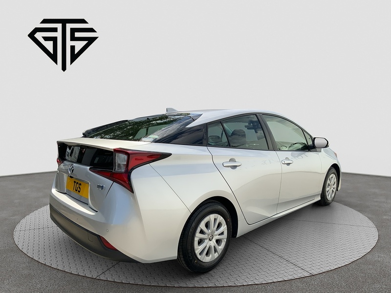 Toyota Prius S - U8561