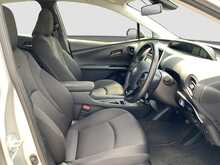 Toyota Prius S - U8561