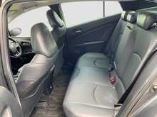 Toyota Prius S Touring-Selection - U8562