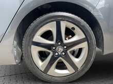 Toyota Prius S Touring-Selection - U8562