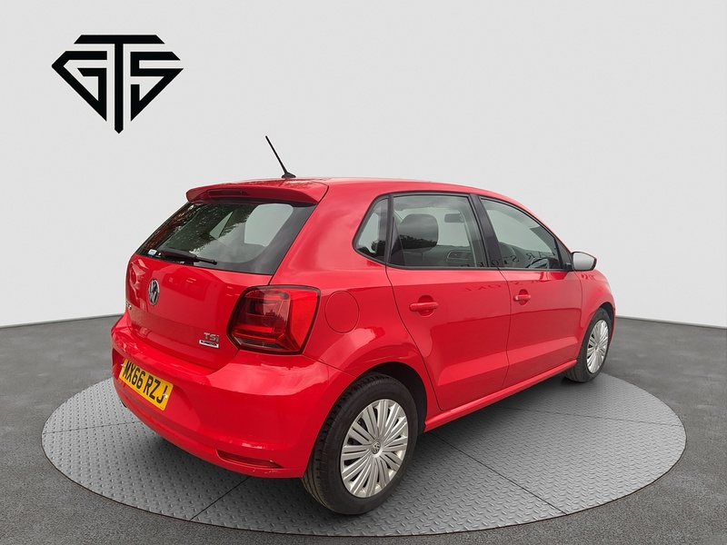 Volkswagen Polo 	TSI TrendLine - U8564