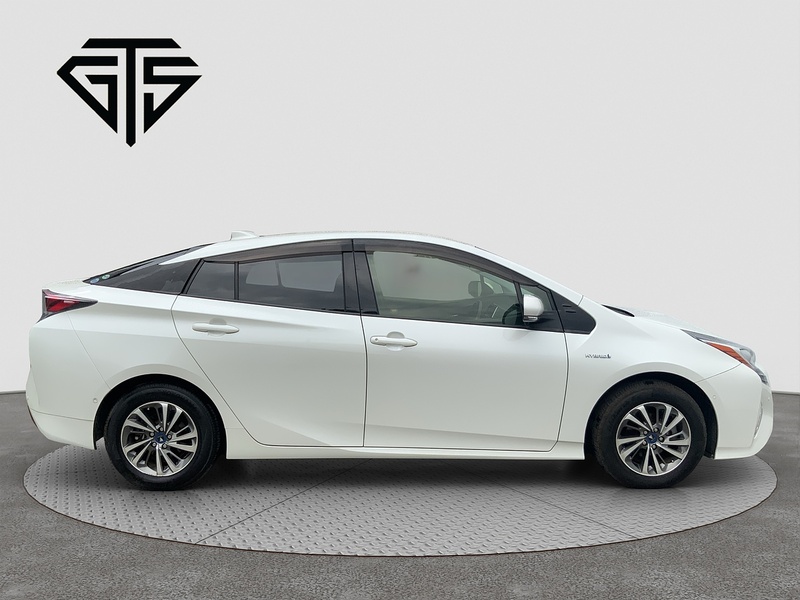Toyota Prius S SafetyPlus - U8565
