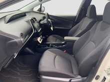 Toyota Prius S SafetyPlus - U8565