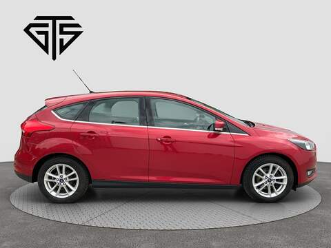 1.0T EcoBoost Zetec Hatchback 5dr Petrol Manual Euro 6 (s/s) (125 ps)