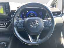 Toyota Corolla VVT-h Design - U8572