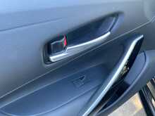 Toyota Corolla VVT-h Design - U8572
