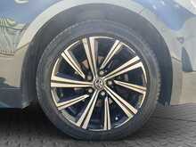 Toyota Corolla VVT-h Design - U8572