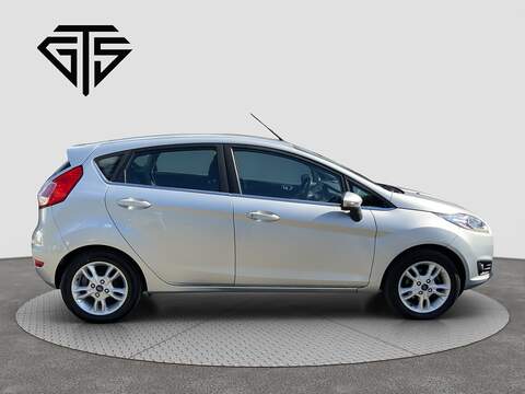 1.6 Zetec Hatchback 5dr Petrol Powershift Euro 6 (105 ps)
