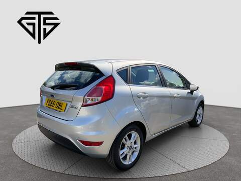 1.6 Zetec Hatchback 5dr Petrol Powershift Euro 6 (105 ps)