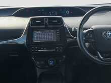 Toyota Prius S 4WD - U8605