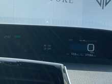 Toyota Prius S 4WD - U8605