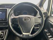 Toyota Voxy Hybrid ZS Kirameki3 - U8606
