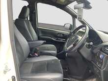 Toyota Voxy Hybrid ZS Kirameki3 - U8606