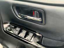 Toyota Voxy Hybrid ZS Kirameki3 - U8606