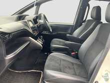 Toyota Voxy Hybrid ZS Kirameki3 - U8606