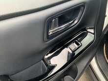 Toyota Voxy Hybrid ZS Kirameki3 - U8606