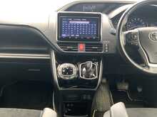 Toyota Voxy Hybrid ZS Kirameki3 - U8606
