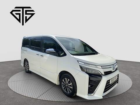 Toyota Voxy DX 4WD 2.8 MPV Automatic Diesel