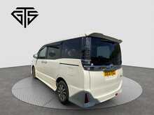 Toyota Voxy Hybrid ZS Kirameki3 - U8606