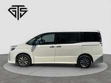 Toyota Voxy Hybrid ZS Kirameki3 - U8606