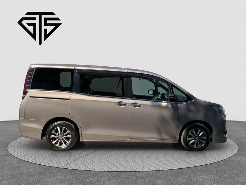 Toyota Esquire Hybrid Gi - U8608