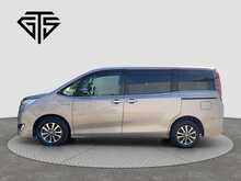 Toyota Esquire Hybrid Gi - U8608