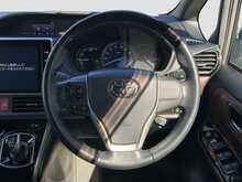 Toyota Esquire Hybrid Gi - U8608
