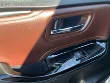 Toyota Esquire Hybrid Gi - U8608