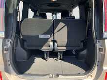 Toyota Esquire Hybrid Gi - U8608