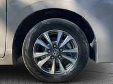 Toyota Esquire Hybrid Gi - U8608