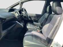 Toyota Esquire Hybrid Gi - U8610