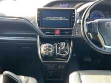 Toyota Esquire Hybrid Gi - U8610