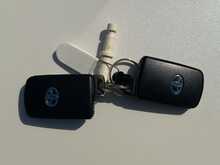Toyota Esquire Hybrid Gi - U8610