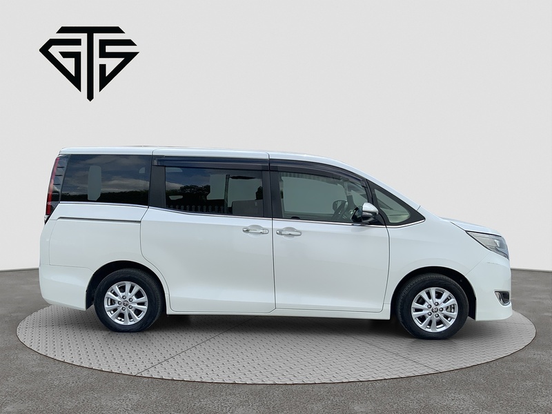 Toyota Esquire Hybrid Gi - U8610