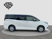 Toyota Esquire Hybrid Gi - U8610