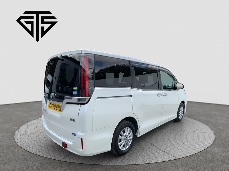 Toyota Esquire Hybrid Gi - U8610