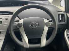 Toyota Prius L - U8611