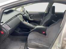 Toyota Prius L - U8611
