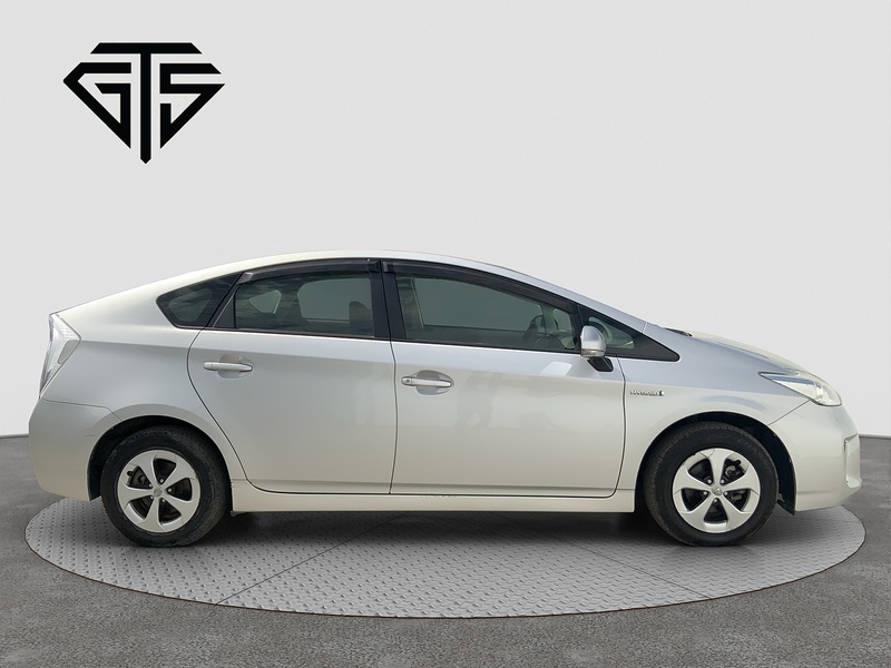 Toyota Prius L - U8611