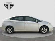 Toyota Prius L - U8611