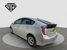 Toyota Prius L - U8611