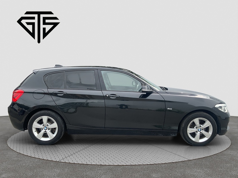 BMW 118D Sport - U8612
