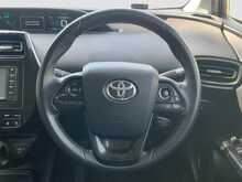 Toyota Prius S - U8619