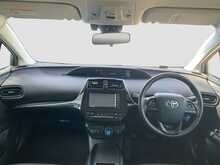 Toyota Prius S - U8619