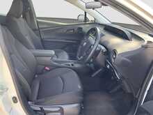 Toyota Prius S - U8619